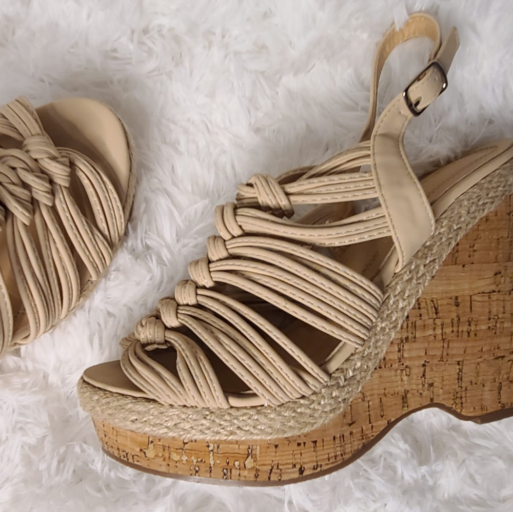 *NEW* Nude wedge